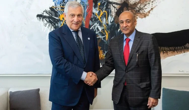 «البديوي» يبحث مع وزير الخارجية الإيطالي خطة العمل المشترك بين مجلس التعاون والجمهورية الايطالية