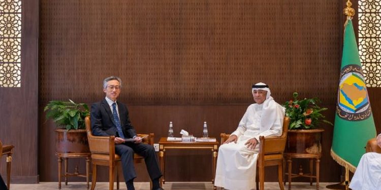«البديوي» يستعرض العلاقات بين مجلس التعاون واليابان وسبل تعزيزها