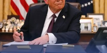 البيت الأبيض: ترامب سيوقع أمرًا برفع العقوبات على سوريا