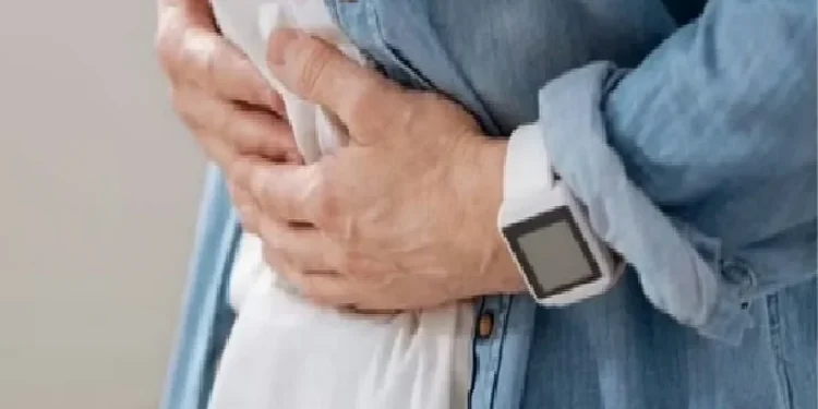 الخضيري يحذر من «آفة الإمساك»: تصيب 30% من المجتمع