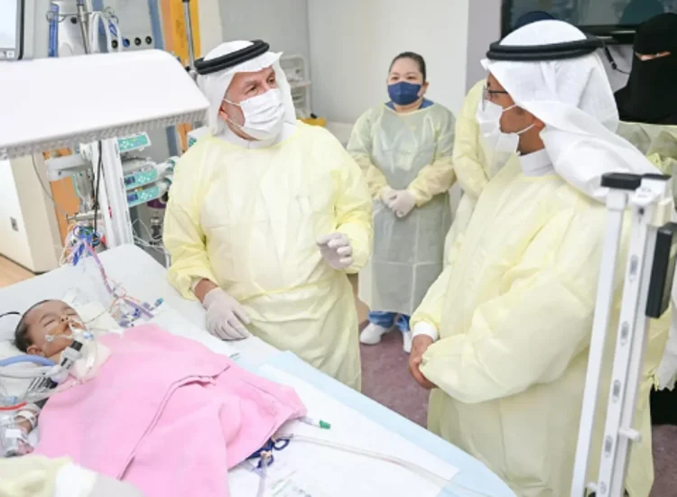 الربيعة يعلن استقرار حالة التوأم الملتصق السعودي (يارا ولارا) 