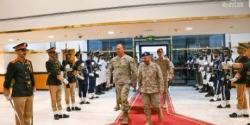 'الرويلي' يستعرض مع قائد القيادة الأمريكية التعاون العسكري