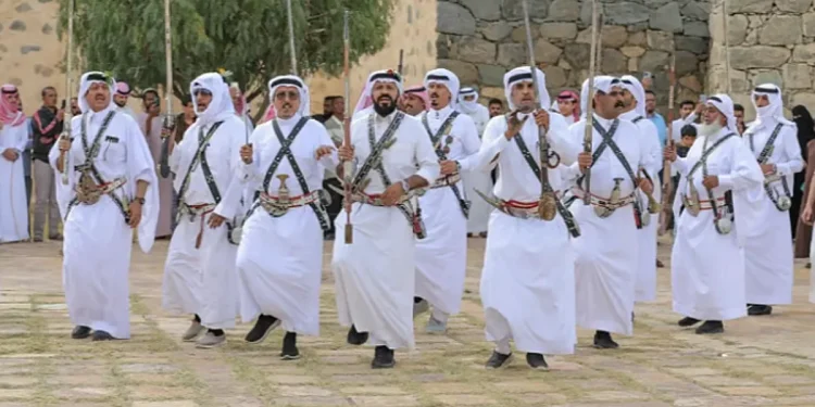 السيّاح والمصطافون يتوافدون على فعاليات الفنون الشعبية بـ"صيف النماص"