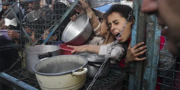 الصليب الأحمر: ما دخل من مساعدات إلى غزة نقطة في بحر الاحتياجات