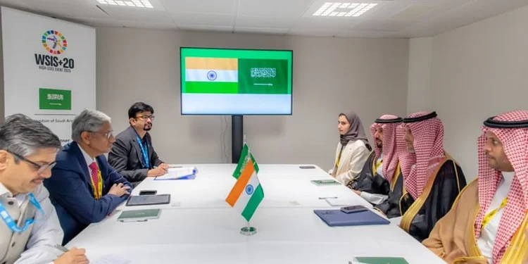 العوهلي يبحث فرص توسيع الشراكة الثنائية مع رئيس هيئة تنظيم الاتصالات بالهند