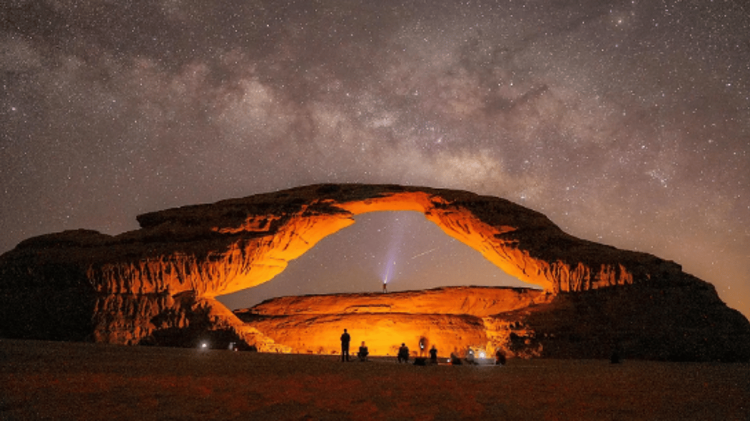 العُلا في الصيف.. وجهة مفضّلة للمصورين ومحبي الفلك من أنحاء العالم