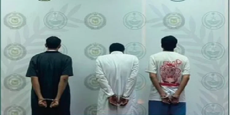 القبض على 3 وافدين نازحين بمنطقة القصيم لترويجهم الإمفيتامين