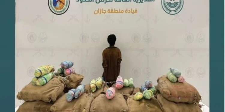 القبض على مخالف بمنطقة جازان لتهريبه 260 كيلوجرامًا من نبات القات