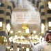 “المطيّبون” ينشرون أزكى روائح العود والطيب في أرجاء المسجد النبوي
