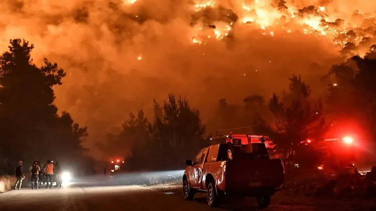 انحسار الحرائق في اليونان وسط استمرار جهود الإطفاء