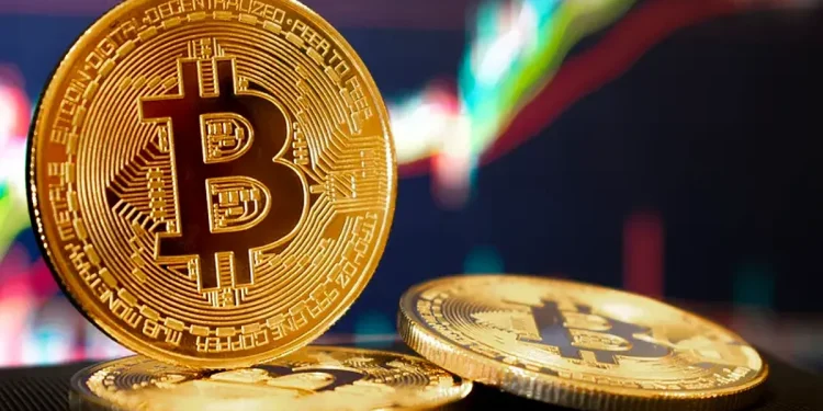 بيتكوين تتجاوز حاجز 121 ألف دولار لأول مرة