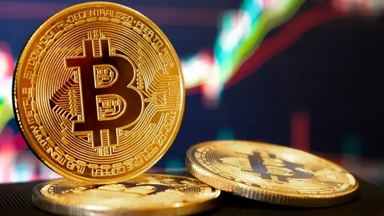 بيتكوين تتجاوز حاجز 121 ألف دولار لأول مرة