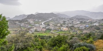 جوهرة الجنوب تعانق قمم الحجاز بسحر الضباب