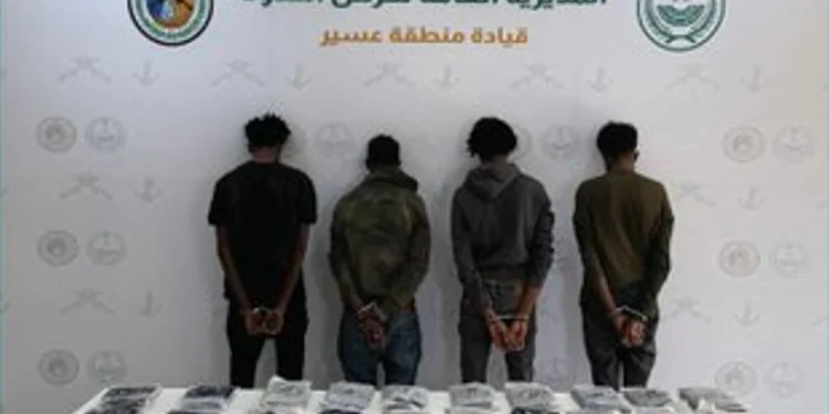 حرس الحدود بعسير يقبض على 4 مخالفين لتهريبهم 35 كيلوجرامًا من الحشيش