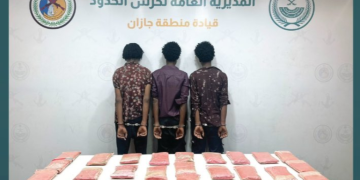 حرس الحدود بمنطقة جازان يقبض على 3 مخالفين لنظام أمن الحدود لتهريبهم 31.5 كيلوجرامًا من مادة الحشيش المخدر