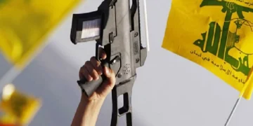 حزب الله يدرس تسليم بعض أسلحته.. ورويترز: سيتنازل عن صواريخ ومسيرات مقابل انسحاب إسرائيلي