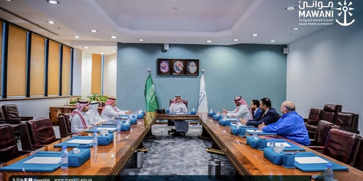 رئيس «موانئ» يبحث مع وفد من شركة ميرسك العالمية سبل التعاون في ميناء جدة الإسلامي