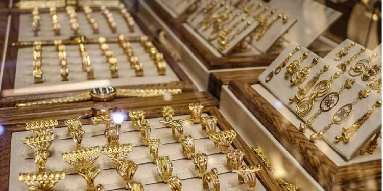 سعر الذهب في السعودية اليوم السبت 1-2-1447 بعد انخفاضه عالميًا