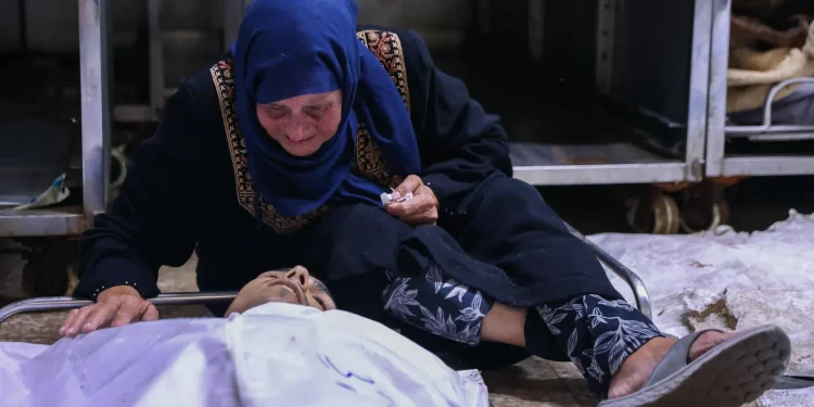 غزة: عشرات القتلى في قصف إسرائيلي بينهم 16 من منتظري المساعدات