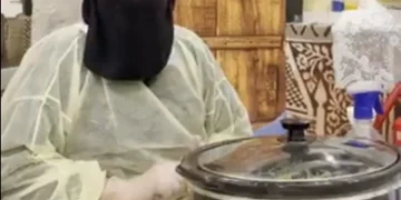 قمراء الشمري.. قصة سعودية احترفت صناعة الصابون من شجرة الشنان