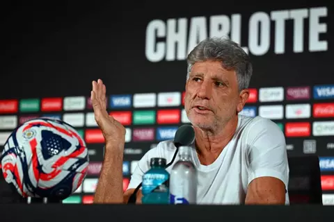 مدرب فلومينينسي: الهلال فريق منظم وقوي.. وفوزنا ثمرة عمل جماعي وإيمان بقدراتنا