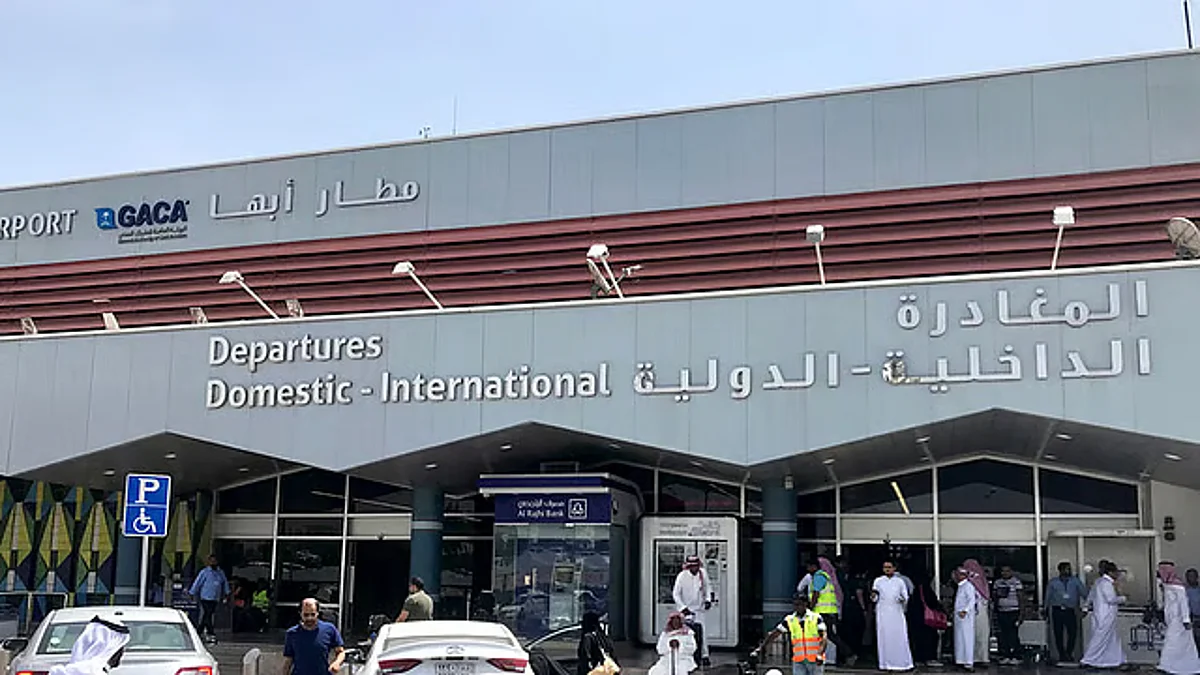 مطار أبها يعتمد إجراءات جديدة لشحن «السمن والعسل» دعمًا للمنتجات المحلية