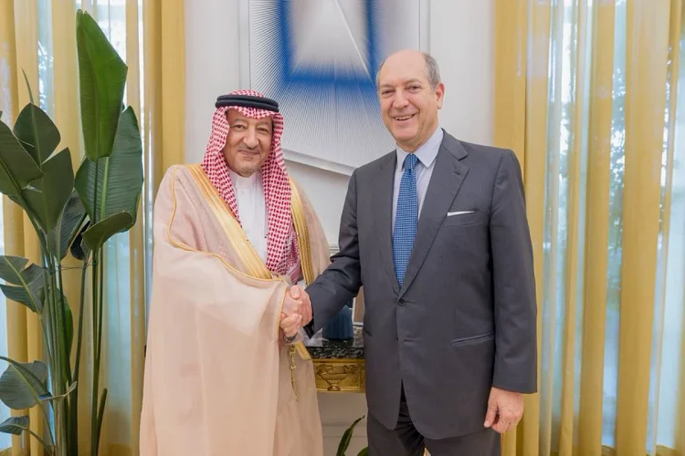 نائب وزير الخارجية يبحث تعزيز التعاون مع عدد من المسؤولين الإيطاليين