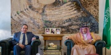 وزير الخارجية يتلقى رسالة خطية من نظيره الروسي