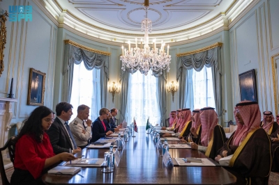 وزير الداخلية يبحث مع نظيرته البريطانية تعزيز التعاون