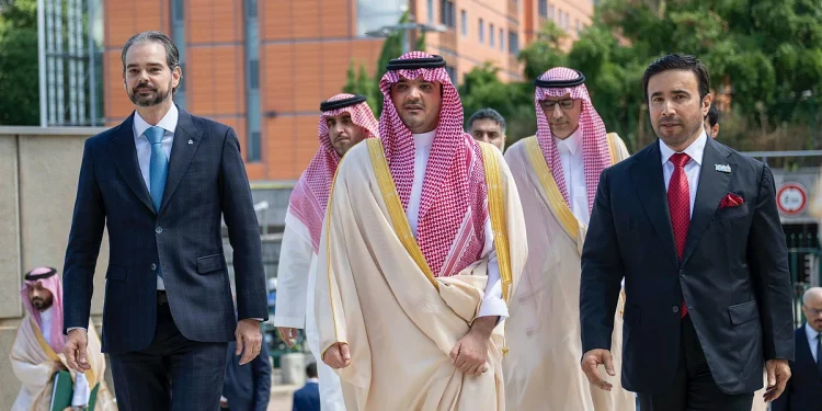 وزير الداخلية يزور «الإنتربول» في مدينة ليون الفرنسية