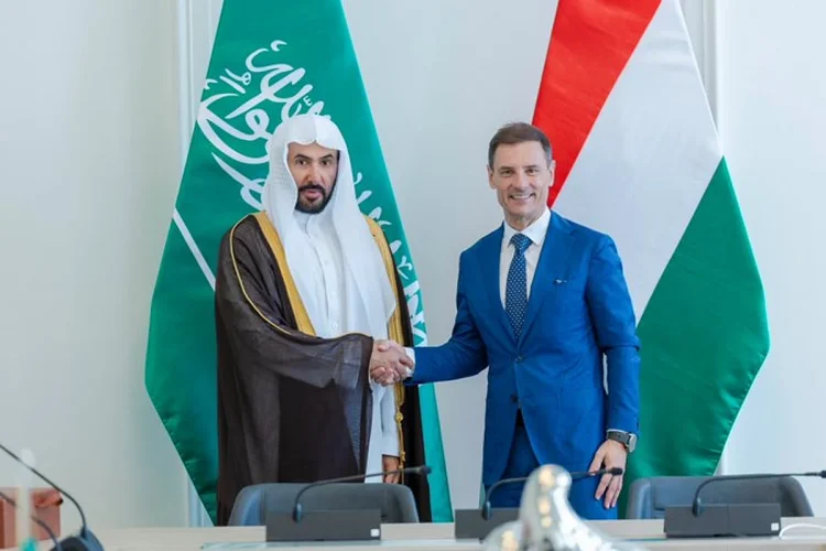 وزير العدل يبحث تعزيز التعاون مع نظيره المجري