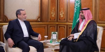 ولي العهد يلتقي وزير الخارجية الإيراني