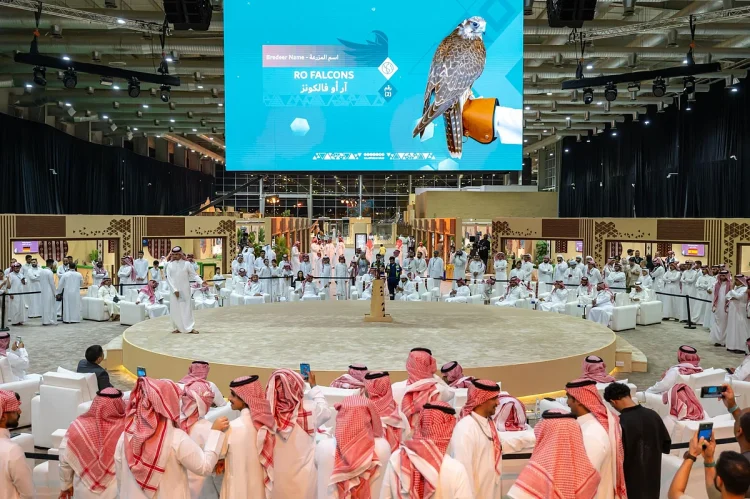 الليلة الثالثة للمزاد الدولي لمزارع إنتاج الصقور 2025 تشهد بيع صقرين بـ82 ألف ريال
‎