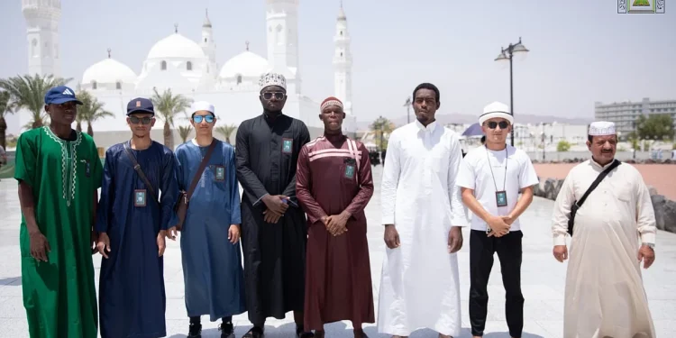 المشاركون بمسابقة الملك عبدالعزيز الدولية يزورون المشاعر المقدسة وحي حراء الثقافي