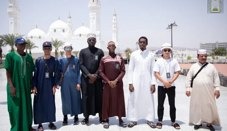 المشاركون بمسابقة الملك عبدالعزيز الدولية يزورون المشاعر المقدسة وحي حراء الثقافي