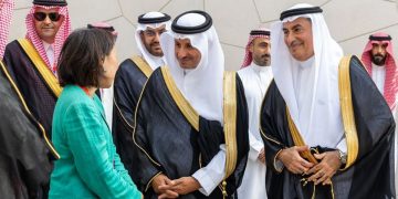 وزير السياحة يزور الجناح السعودي في إكسبو 2025 أوساكا ويلتقي نظيره الياباني
