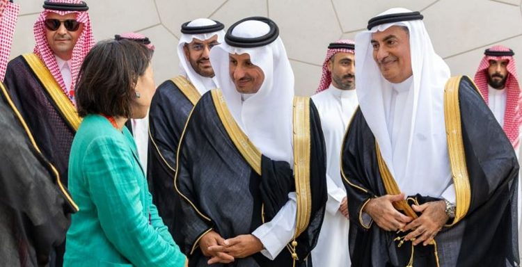 وزير السياحة يزور الجناح السعودي في إكسبو 2025 أوساكا ويلتقي نظيره الياباني