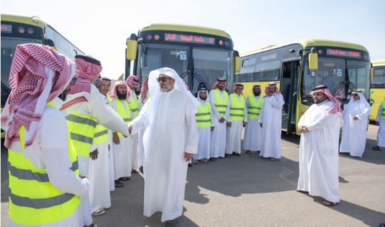 جامعة المجمعة توسع خدمات النقل التعليمي الذكي لمختلف المناطق والمراكز والهجر لخدمة طلابها