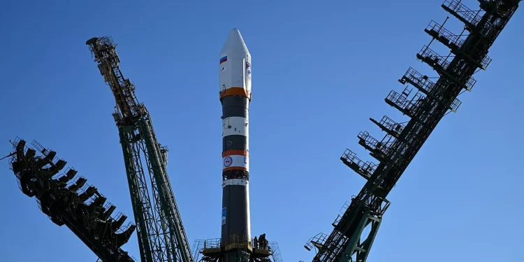 إطلاق قمر صناعي روسي للفضاء حاملا 75 فأرا و1500 ذبابة