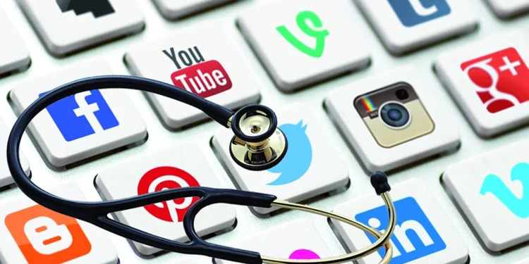 استشاري يحذر من المعلومات الطبية مجهولة المصدر بمواقع التواصل