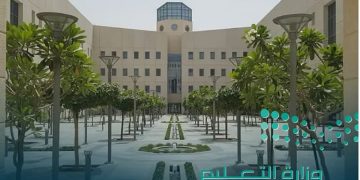 «التعليم» تعلن عقوبات الطلاب حال تهديد المعلمين أو تصويرهم