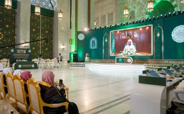 الروبوتات تخدم زوار ومشاركي مسابقة الملك عبدالعزيز الدولية للقرآن الكريم
