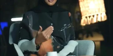 «اللي يرقل يطلع».. تصريح يثير موجة انتقادات في ظل حضور متصاعد للصيدلي السعودي
