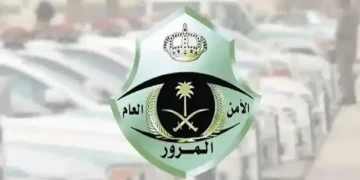 المرور ينبه إلى ضرورة استخدام الإشارة الضوئية قبل تغيير مسار المركبة