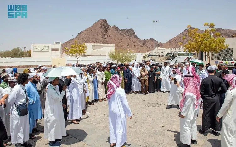 المشاركون بمسابقة الملك عبدالعزيز الدولية يزورون المعالم التاريخية في المدينة المنورة