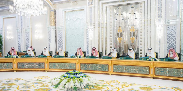 «الوزراء» يُثني على التفاعل الواسع مع حملة ولي العهد لتحقيق الاكتفاء الذاتي من الدم