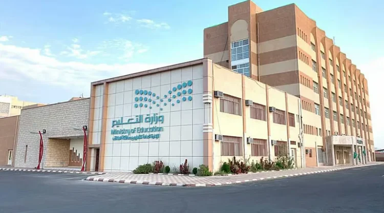 اليوم.. عودة المعلمين الممارسين للتدريس في 11 منطقة بالمملكة