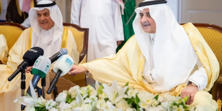 بتكلفة تجاوزت 4.4 مليارات ريال.. أمير تبوك يدشّن ويضع حجر أساس 48 مشروعًا