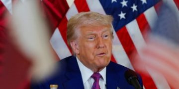 بعد تصعيد لفظي مع ميدفيديف.. ترامب يأمر بنشر غواصتين نوويتين