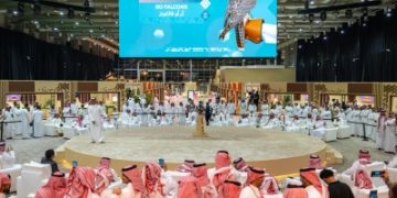 بيع صقرين بـ82 ألف ريال